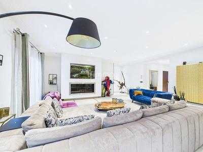 Maison - 378 m² - 7 pièces