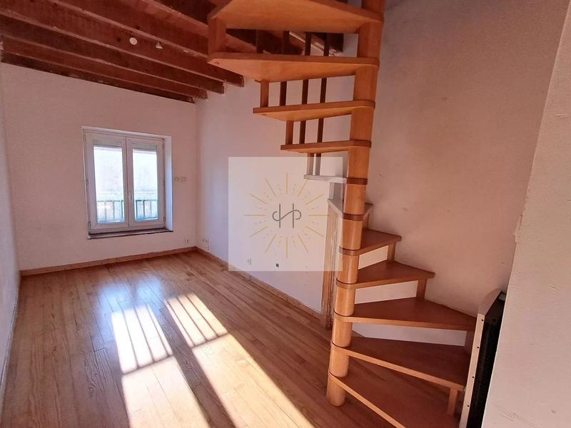 Appartement - 96 m² - 8 pièces