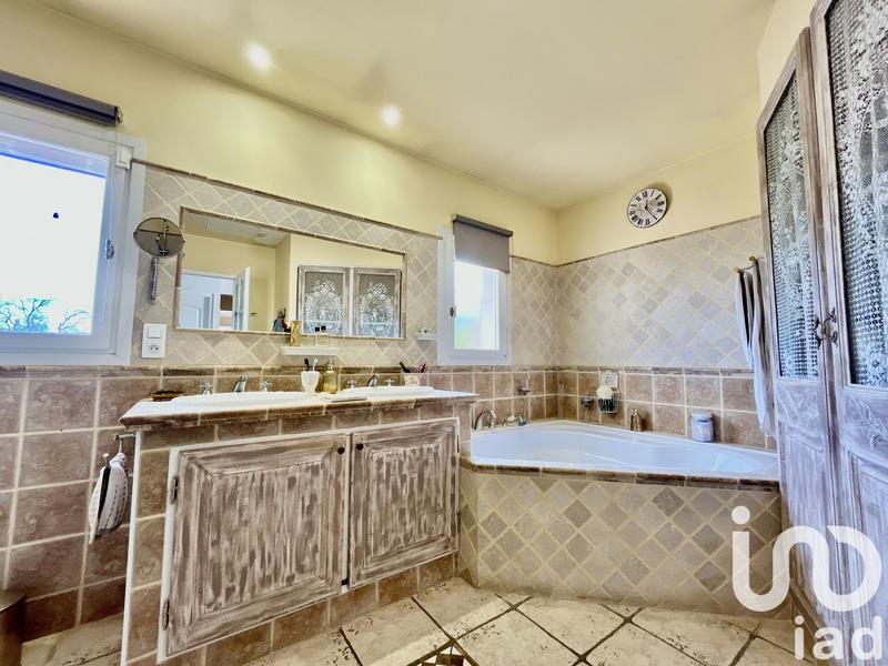 Maison - 200 m² - 6 pièces