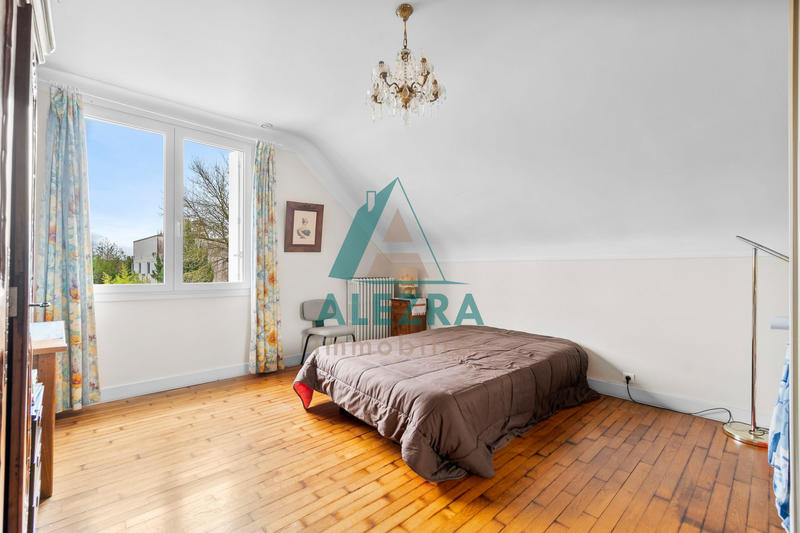 Maison - 180 m² - 7 pièces