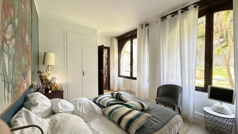 Appartement - 167 m² - 6 pièces