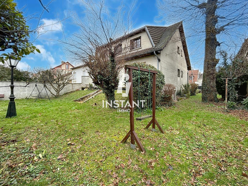 Maison traditionnelle - 200 m² - 8 pièces