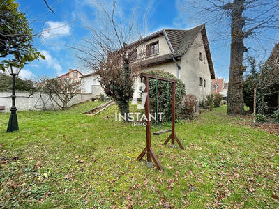 Maison traditionnelle - 200 m² - 8 pièces