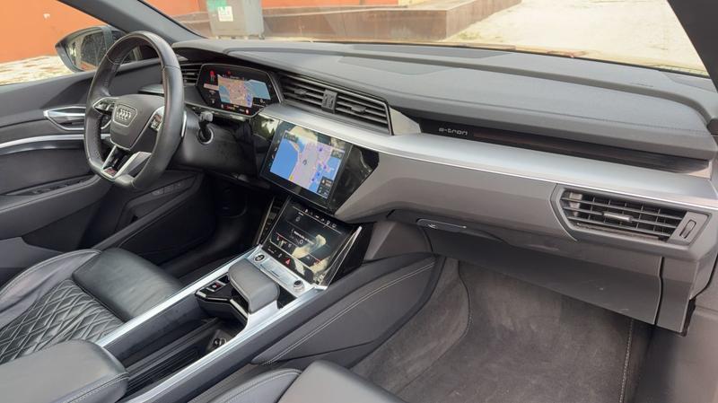 Audi Q8 55 e-tron 408 114 kWh Quattro s line - Automatique Toit ouvrant