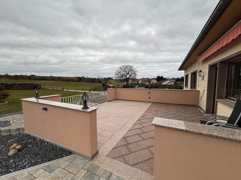 Maison - 256 m² - 8 pièces