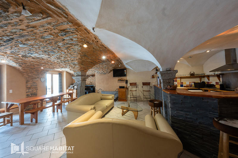 Maison - 356 m² - 10 pièces