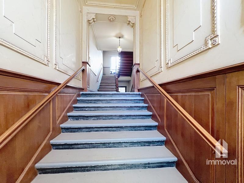 Appartement - 151 m² - 6 pièces