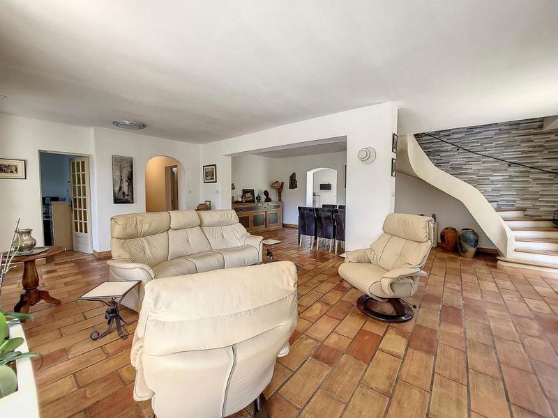 Maison - 210 m² - 6 pièces