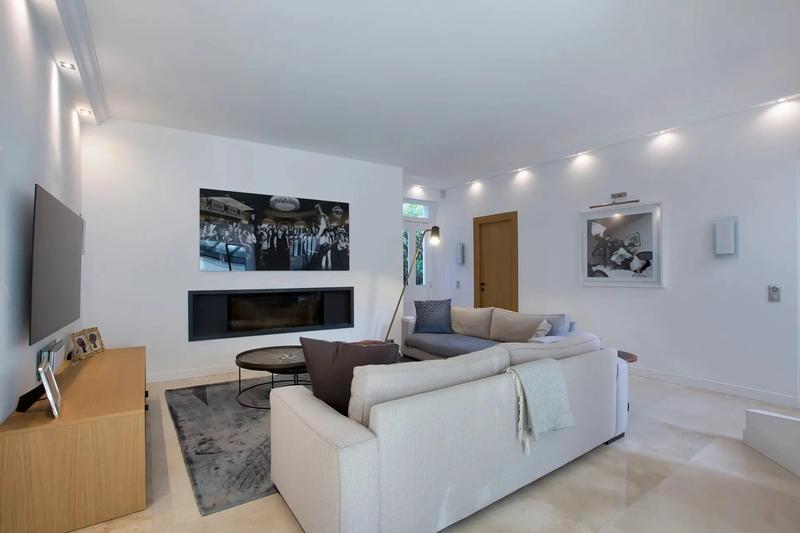 Villa - 300 m² - 6 pièces