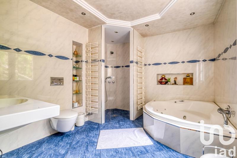 Maison - 180 m² - 6 pièces