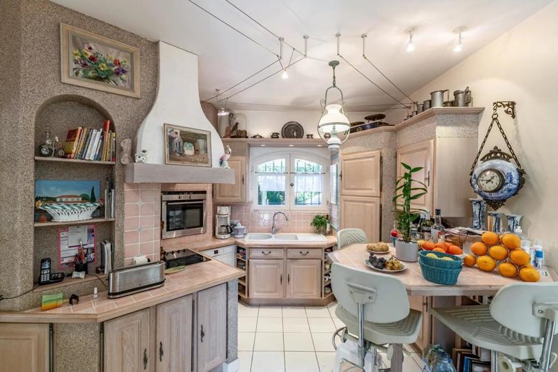 Propriété - 310 m² - 6 pièces