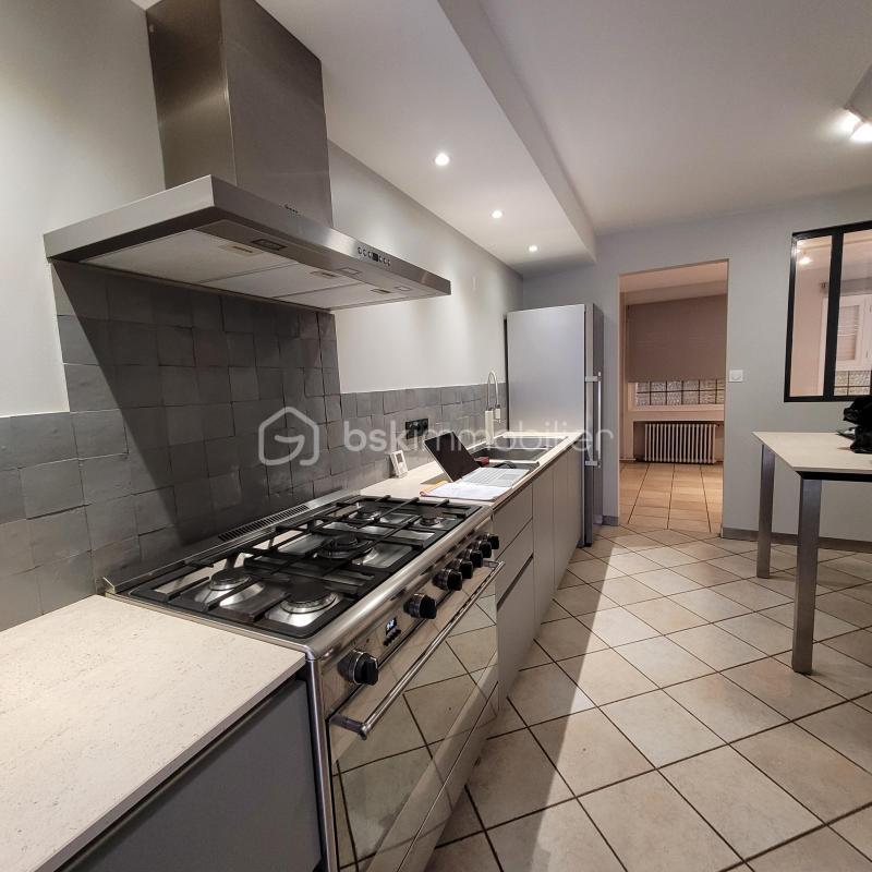 Demeure - 202 m² - 8 pièces