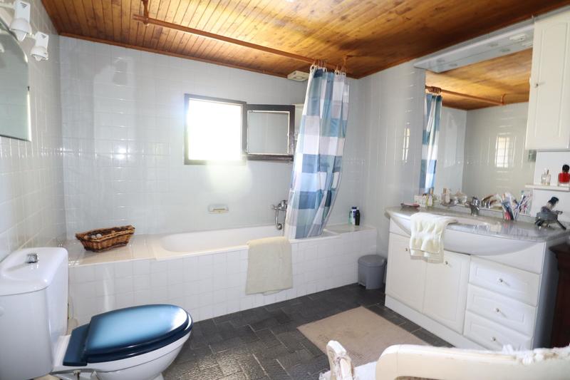 Maison - 218 m² - 8 pièces