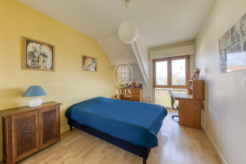 Maison - 224 m² - 9 pièces