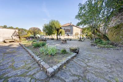 Maison - 278 m² - 12 pièces