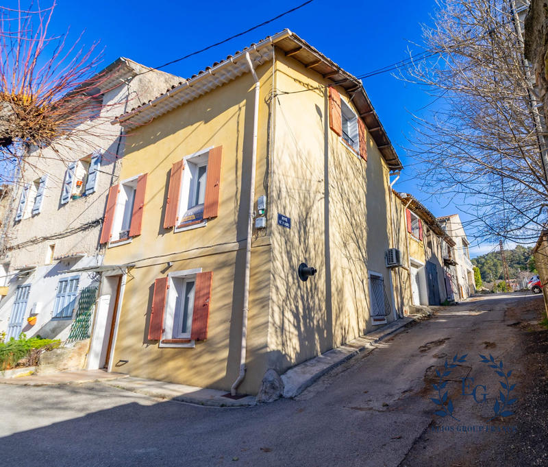 Maison - 90 m² - 5 pièces