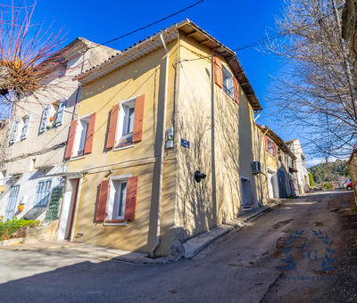 Maison - 90 m² - 5 pièces