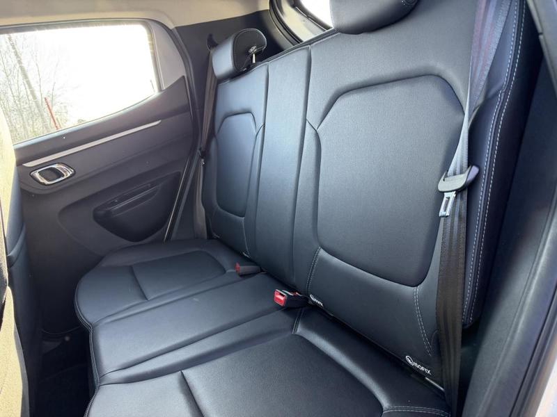 Dacia Spring Essential -23b