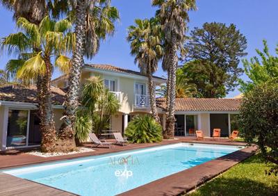 Villa - 255 m² - 8 pièces