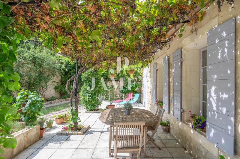 Maison - 255 m² - 7 pièces