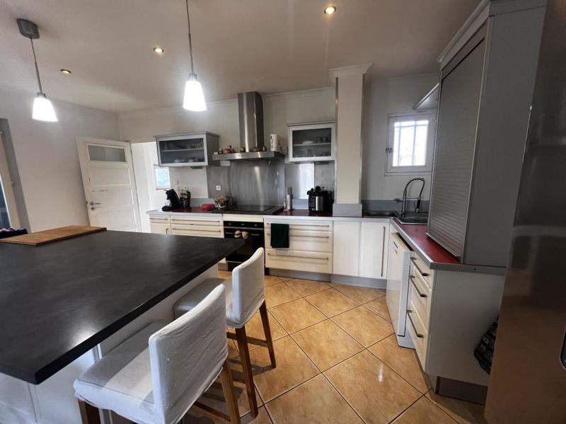 Villa - 100 m² - 5 pièces