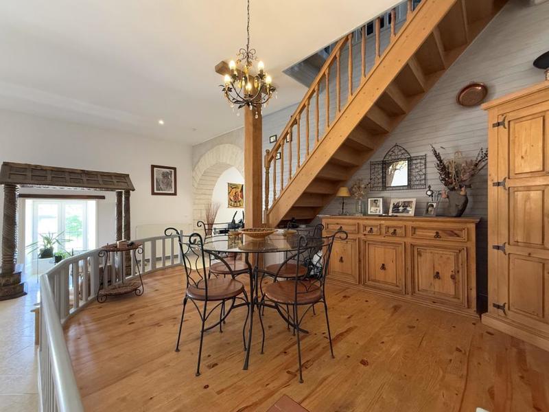 Maison - 300 m² - 7 pièces