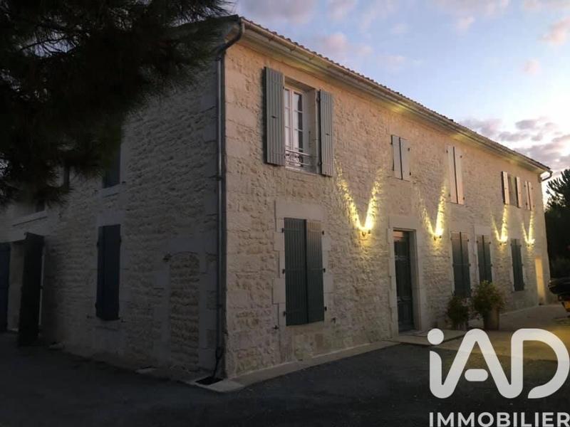 Maison - 305 m² - 15 pièces