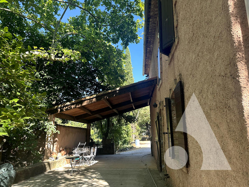 Maison - 300 m² - 9 pièces