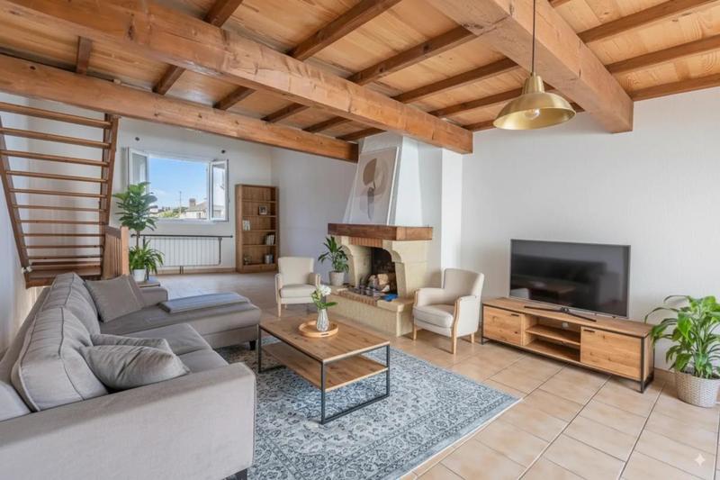 Maison - 216 m² - 6 pièces
