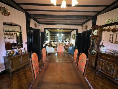 Propriété - 227 m² - 10 pièces