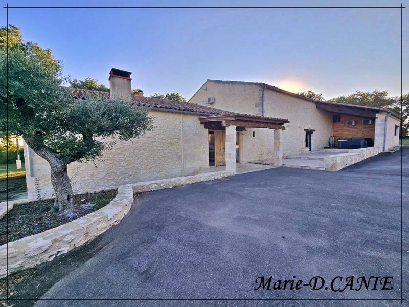 Propriété - 430 m² - 12 pièces