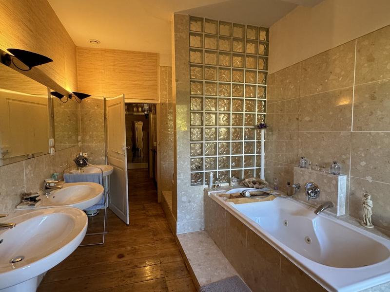 Maison ancienne - 265 m² - 8 pièces