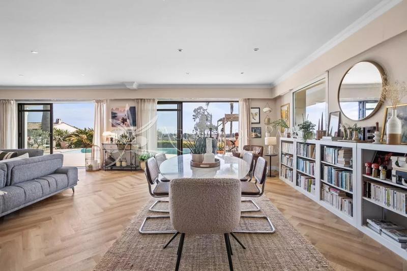 Maison - 250 m² - 6 pièces