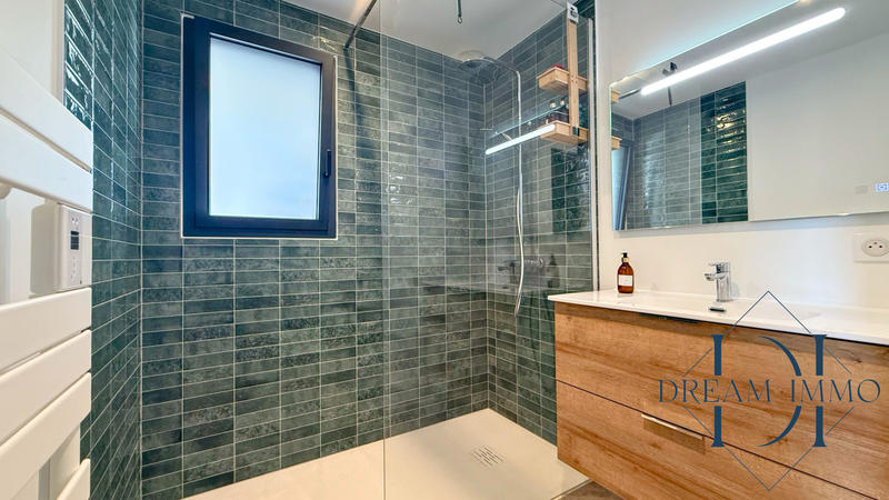 Maison contemporaine - 198 m² - 7 pièces