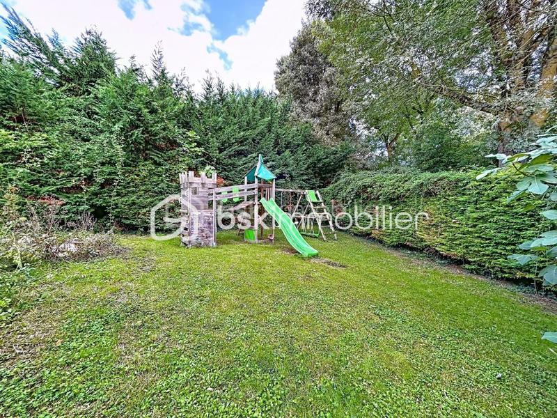 Maison - 230 m² - 9 pièces