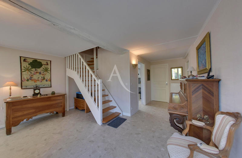 Maison - 218 m² - 6 pièces