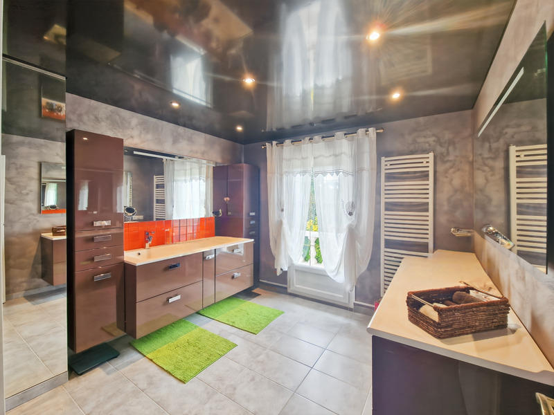 Maison - 273 m² - 9 pièces