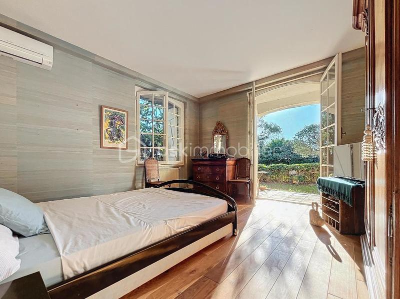 Maison - 280 m² - 10 pièces