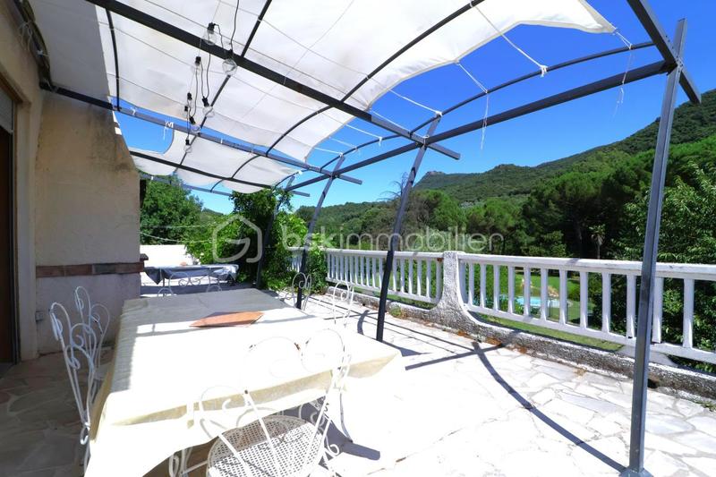 Propriété - 230 m² - 7 pièces