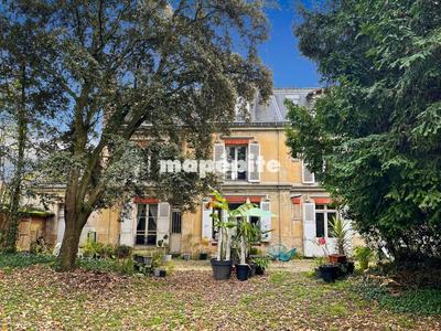 Maison - 410 m² - 13 pièces