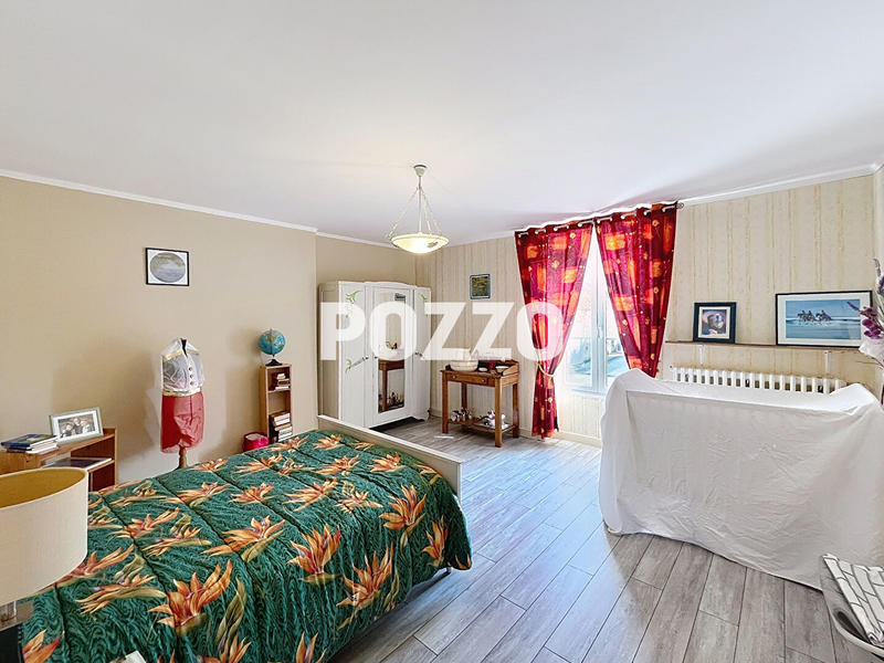 Maison - 212 m² - 7 pièces