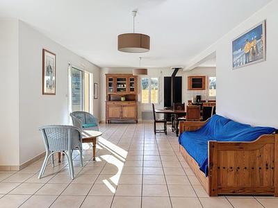 Maison - 141 m² - 8 pièces