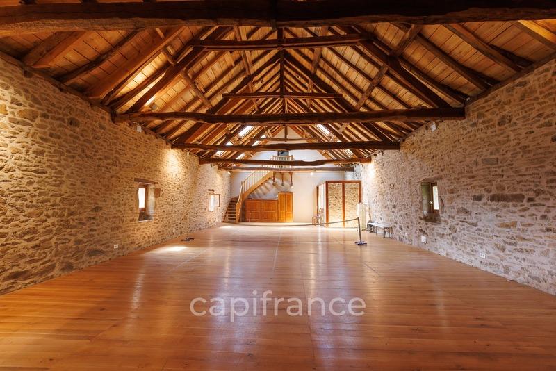 Propriété - 630 m² - 18 pièces