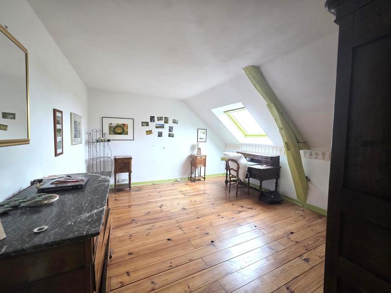 Maison - 303 m² - 12 pièces