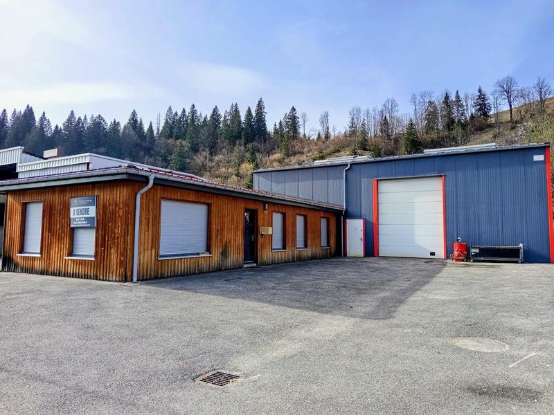 Maison - 300 m² - 3 pièces