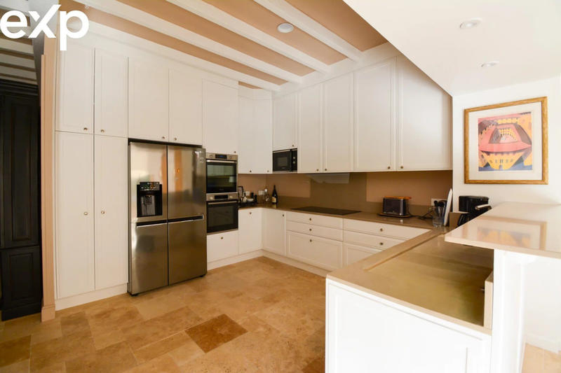 Maison - 300 m² - 9 pièces