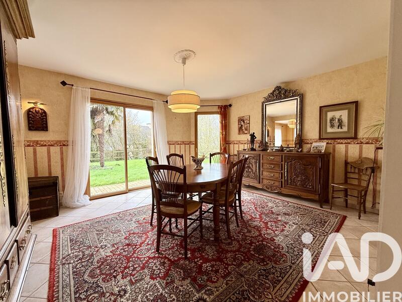 Maison - 168 m² - 7 pièces