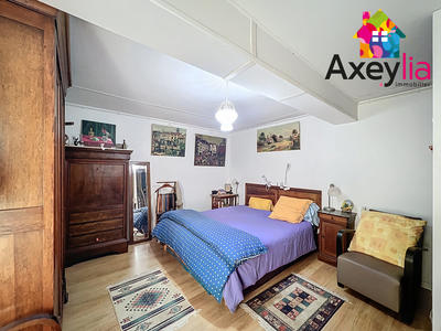 Maison - 203 m² - 9 pièces