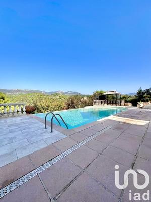 Maison - 295 m² - 9 pièces