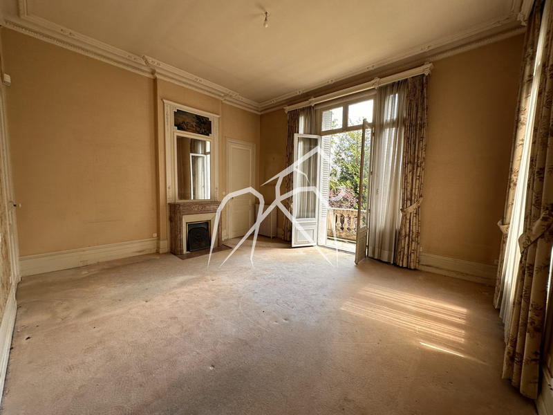 Appartement - 243 m² - 7 pièces